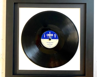 78 rpm record frame. Displays 10” Lp vinyl record.
