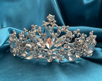 Crystal Wedding Tiara, Silver Crystal Bridal Crown, Crystal Wedding Headpiece, Bridal Tiara, Silver Crown