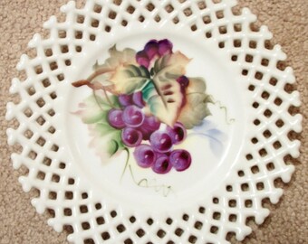 Vintage Grape Cluster Plate with Latticework Rim