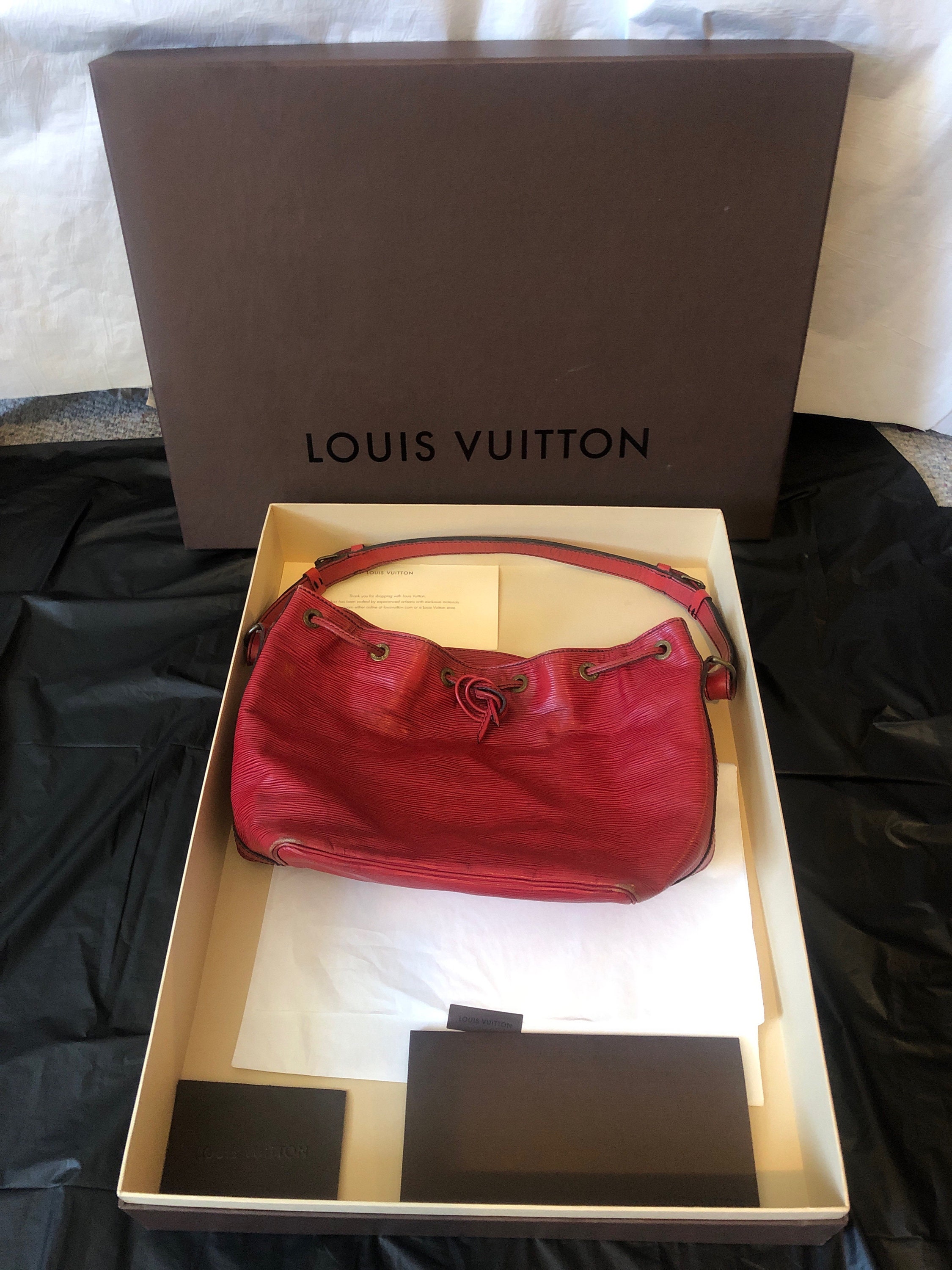 Vuitton Epi Noe Large Red Leather Bucket Bag Vintage Good 