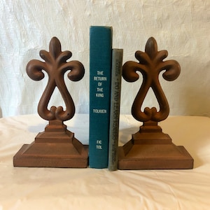 Fleur de lis cast iron Architechtural filials and or book ends hand crafted India 9” high