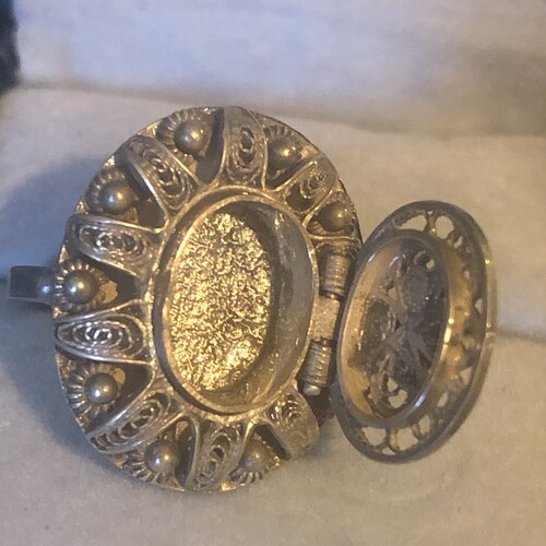 Italian Poison shops ring in 800 silver; Renaissance filigree ornate design size 10” antique