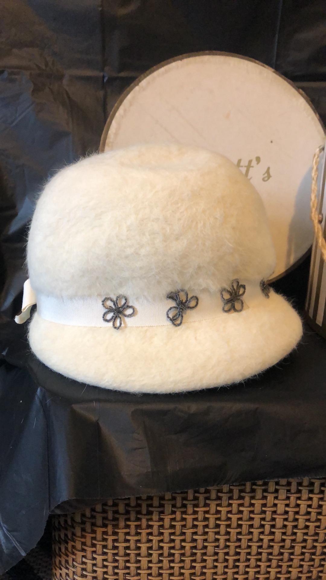 Cloche Cream Wool Hat With Beaded Open Floral Band in Very  display picture 2