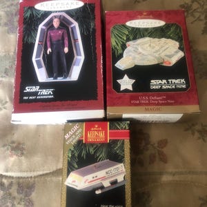 Hallmark Star Trek Shuttlecraft Galileo. Capt Picard and USS Defiant