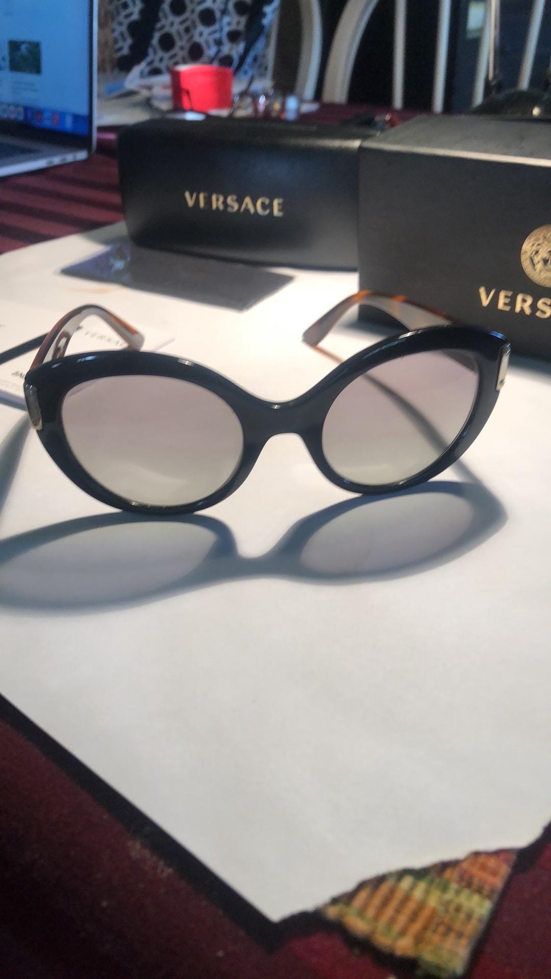 Versace Gianni Couture Jackie O Style Tortoiseshell  display picture 2