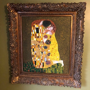 El beso Gustav Glint óleo sobre lienzo en marco de madera ornamentado