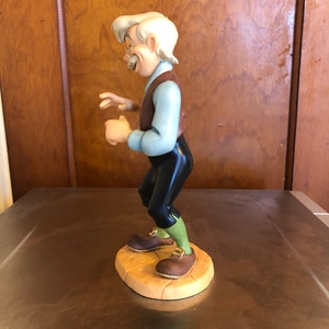 Pinocchios father Geppetto Goodbye Son porcelain figure Disney classic collection MIB image 9