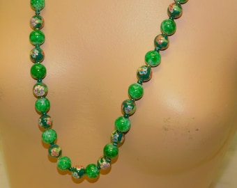 Vintage Hand Painted Floral Agate Beaded Necklace – Green Jade Style Beads