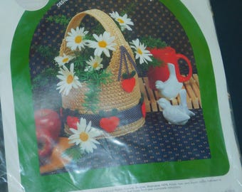 Vintage 1984 CANVAS CAPERS Apple Basket Embroidery Plastic Canvas Kit - Sewing / Crocheting/  Knitting Bag
