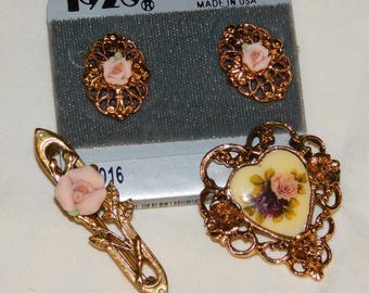 Vintage Victorian Style 1928 Pink Porcelain Rose Jewelry Set: Gold Tone Filigree Earrings & Brooch