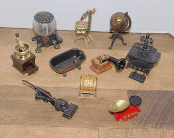 Choice Dollhouse Miniature Decor: Durham Diecast Globe, Gumball, Bathtub, Scale, VACUUM.