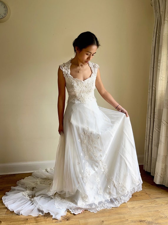 1970s Wedding Dress Sleevesless Sweetheart Neckline and a Rare Clover Shape Train. Vintage Wedding Dress Boho Wedding Dress Etsy
