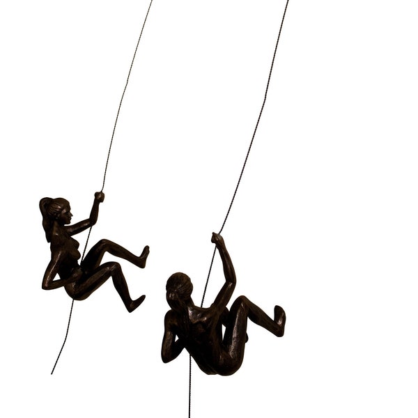 2x Bronze Female Climbers with Rock Nail-Caps Climbing Ladies Duo Wall Hanging Climbing Women Sculptures Girls Ornament Outdoor Indoor Decor