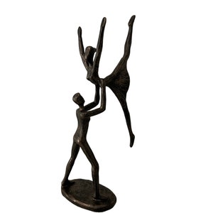 Dance lift Sculpture male dancer hoists his female partner Poly-resin ornament statue happy gift Christmas interior decoration Shadow