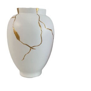 Vase Inspired by Kintsugi Japanese Art Gold & White Flowervase For Dried Flowers Decoration Classic