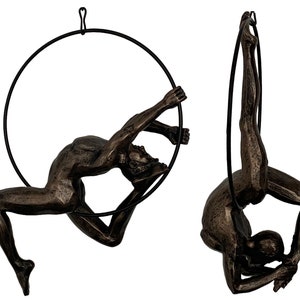 Antik-Silber Bronze Farbe Weibliche Turnerin Akrobat auf einem Ring suchen Figur Vintage Style Wandbehang Statue Ornamente Statue sportlich