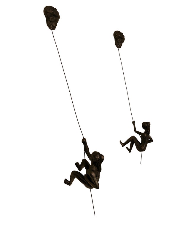 1x Escaladora femenina de bronce con tapas de uñas de roca Etsy España