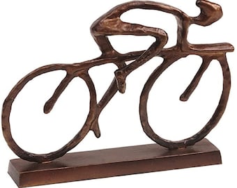 Sculpture de cycliste de course moulé habilement à l'aide d'un vélo en métal massif