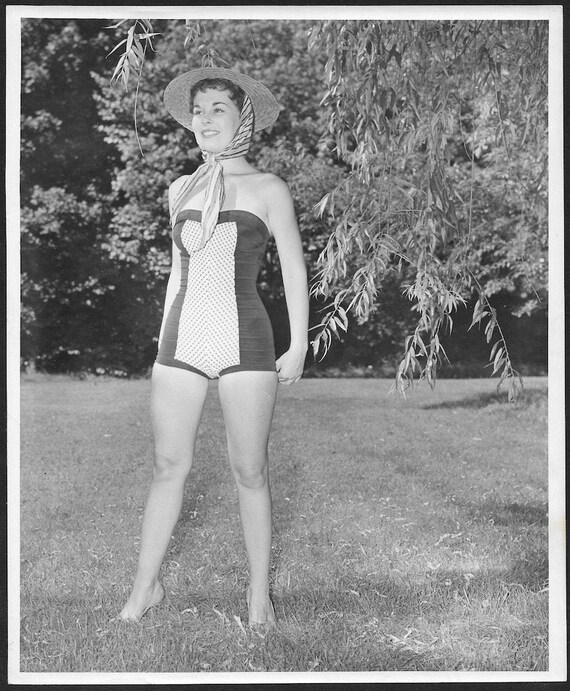 Vintage C 1950s Leggy Pin Up Bathing Beauty One Piece Swimsuit Fashion Photograph