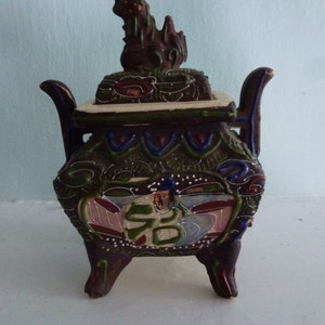 Moriage box with Foo Dog lid