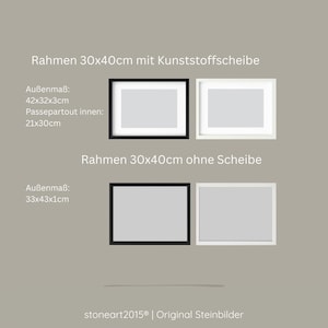 May include: A set of rectangular picture frames in black and white. The text indicates frame options of 30x40cm with a synthetic sheet, outer dimensions of 42x32x3cm, inner mat of 21x30cm, and 30x40cm frames without a sheet, outer dimensions of 33x43x1cm.