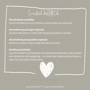 May include: A taupe informational graphic with white text and a hand-drawn border. The text reads: So einfach bestellst du :: Wunschrahmen ausw&auml;hlen, Personalisierung eintragen (optional), AGeschenkverpackung w&auml;hlen (optional), Bestellung abschlie&szlig;en. A white heart icon is at the bottom.