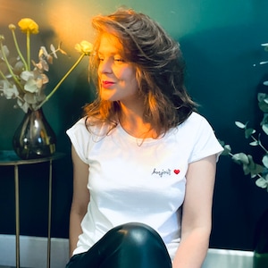 Wit dames t-shirt met korte mouwen met handgemaakt "hallo" borduurwerk, losse pasvorm, zomer dames t-shirt, Valentijnsdag damescadeau