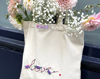 Sac tote bag femme en coton bio brodé à la main avec motif floral et mot love, sac canvas fourre-tout avec broderie, cadeau Saint Valentin