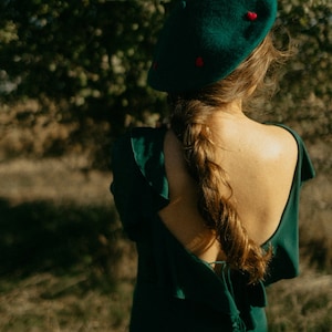 Women's French beret, 100% wool, Made in France, reen color with a hand-embroidered red hearts, vintage 50s style, women's Christmas gift