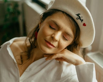 Women white wool handembroidered beret with Bonjour and heart message, one size, vintage style , mother Valentines day gift