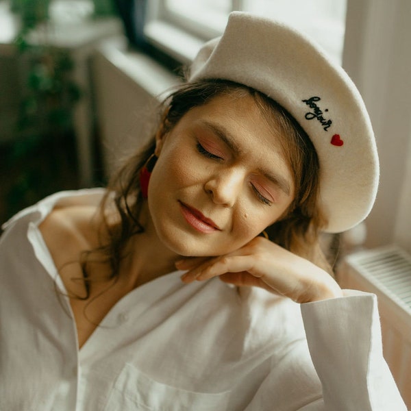 Women white wool handembroidered beret with Bonjour and heart message, one size, vintage style , mother Valentines day gift