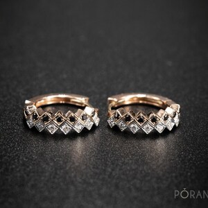 Geweven | Zwart-witte diamanten Huggie-oorbellen 14k/18k massief goud en platina, diamanten oorringen
