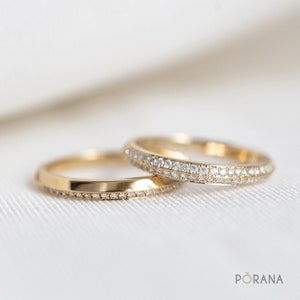 Anillo pequeño de diamantes pavé con borde de cuchillo imagen 9