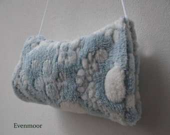 Kindermuff hellblau weiß Kuschelvlies