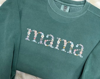 Comfort Colors Mama マルチカラー ミュート 刺繍 フローラル スウェットシャツ | シンプル ママ プルオーバー、ママへのギフト パーソナライズ ライトグリーン 秋の花柄