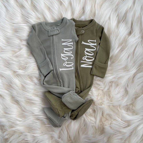 Monogramme Lovedbaby Organic ZIPPERED Footie | Tenue personnalisée de retour à la maison pour bébé | Cadeau de bébé monogrammé