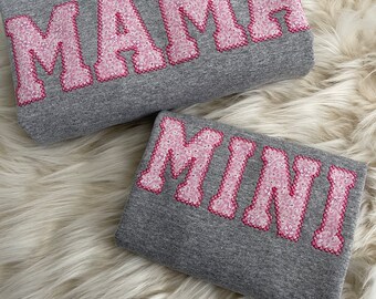 Sweat-shirt rose brodé à fleurs brodées Mama and Me | Pull simple de maman, cadeau pour maman, chemise de maman personnalisée