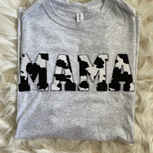 Mama Bestickte Kuh Print Applikation T-Shirt | Einfaches Mama Top, Geschenk für Mama, personalisiertes Mama Shirt