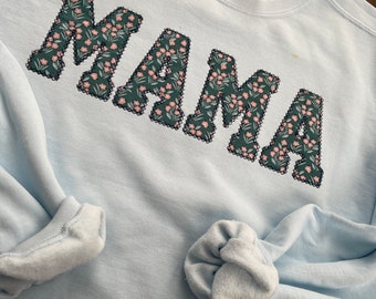 Comfort Colors Mama Brodé Sarcelle Floral Applique Sweat-shirt | Simple Mama Pullover, cadeau pour maman, chemise Mama personnalisée