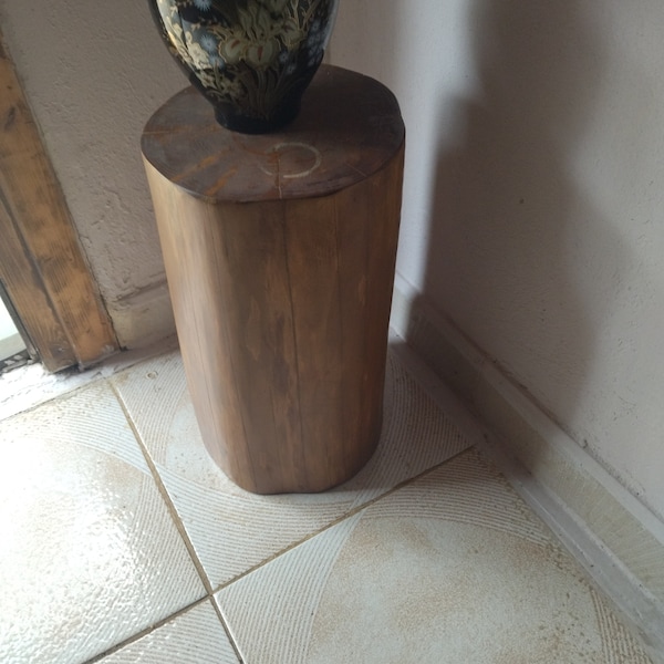 medival style,tree trunk,Stool, bedside table,tronc d'arbre,Bout de canapé.