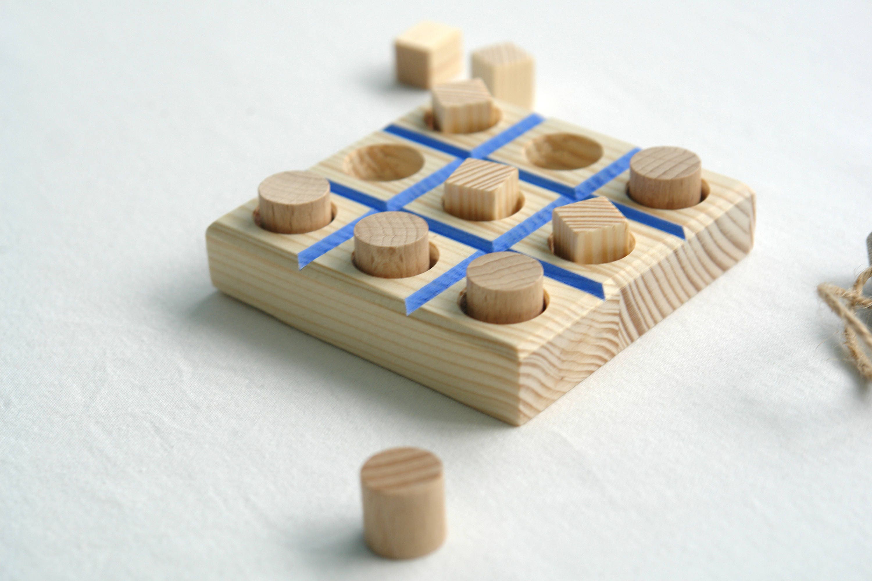 Extreme Tic Tac Toe game wood wooden 3x3 4x4 5x5 26 pieces Tik Tak Dough