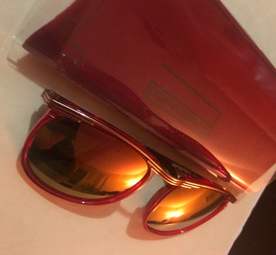 Buy Vintage Sunglasses 1980 display picture 2