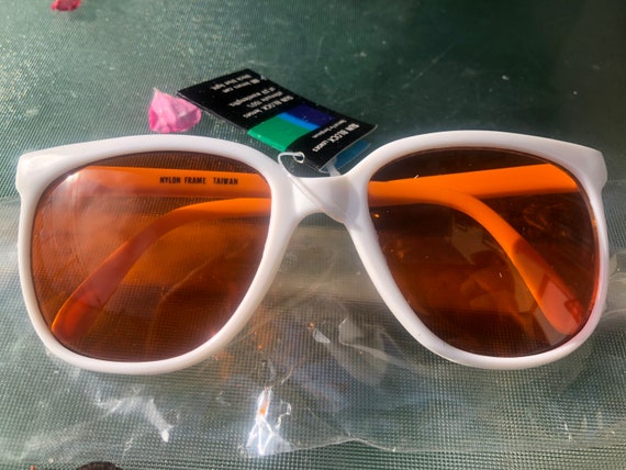 Vintage White 1980s NOS Blue Blocker Sunglasses Nylon Frames 