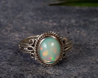 Ring ~ RAINBOW EYE ~ Silver ring with gemstone OPAL