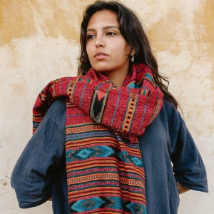Scarf ~ ETHNO RED ~ Large shawl blanket to wrap yourself in ~ Tribal Fashion ~ Yak scarf ~ Wrap scarf ~ Bohemian wool scarf