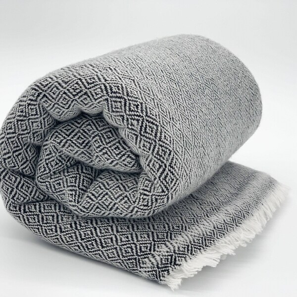 Luxury cashmere blanket | 140x250cm| Blanket DIAMOND BLACK made of 100% cashmere | Black and white | Light & fluffy