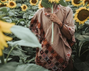 Warmer Poncho SHERPA | unisex | hellbraun & rot | kuscheliger Überwurf | ethno Design