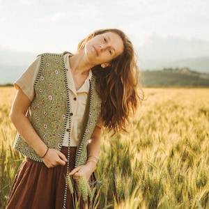 LOU reversible vest ~ Vintage style reversible vest ~ V-neck ~ Floral ~ Green ~ Sleeveless jacket ~ 100% cotton vest ~ Handmade