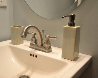 Dispenser di sapone e lozione in ceramica di medie dimensioni, fatto a mano e ricaricabile, colore blu grigio (conchiglia marina)