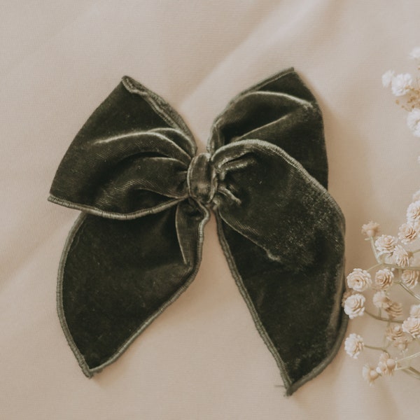 Olive green silk velvet bow, green velvet hair bow, velvet fable bows